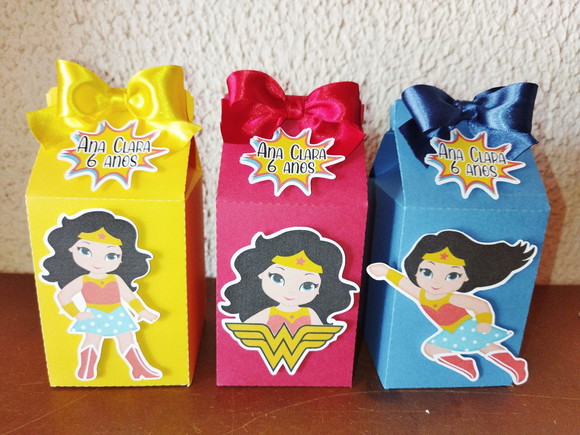 Caixa milk mulher maravilha lembrancinha