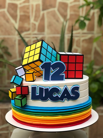 Topo de Bolo Cubo Mágico
