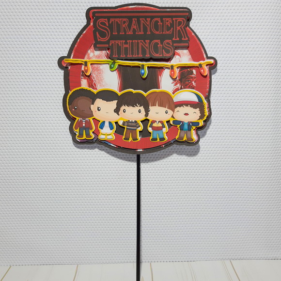 Topo de Bolo Stranger Things