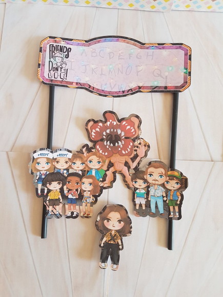 Topo de Bolo Stranger Things