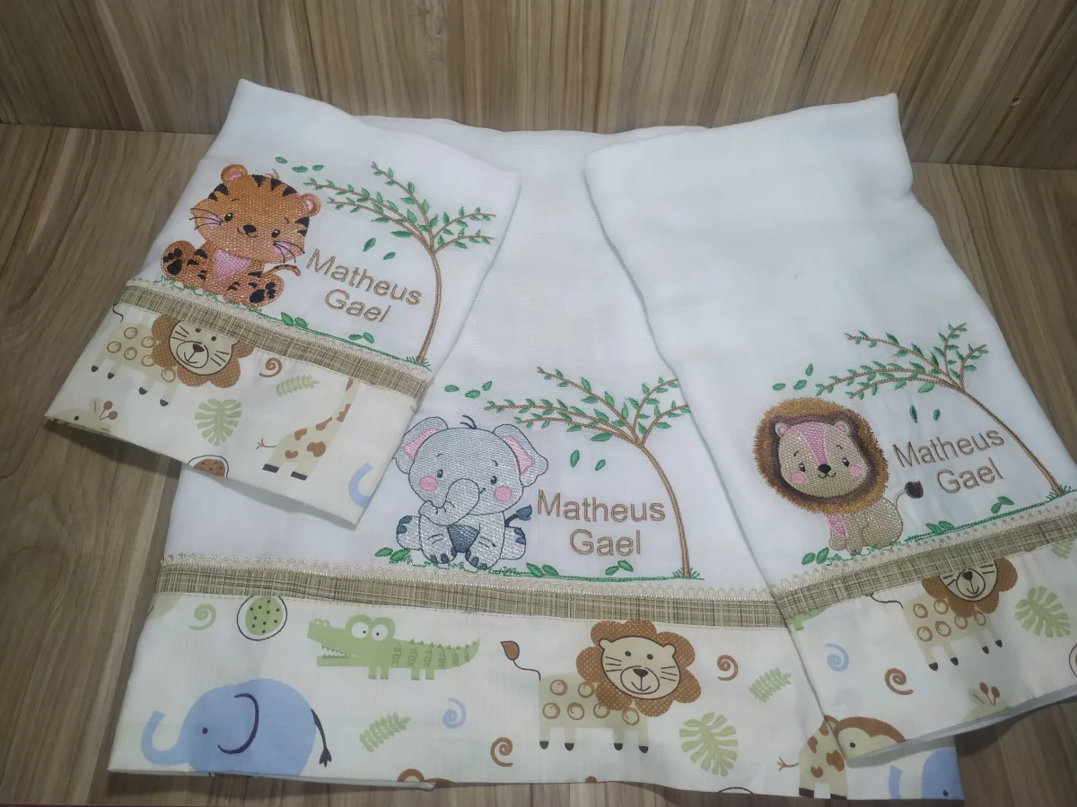 kit de fralda personalizado leão, leopardo e elefante