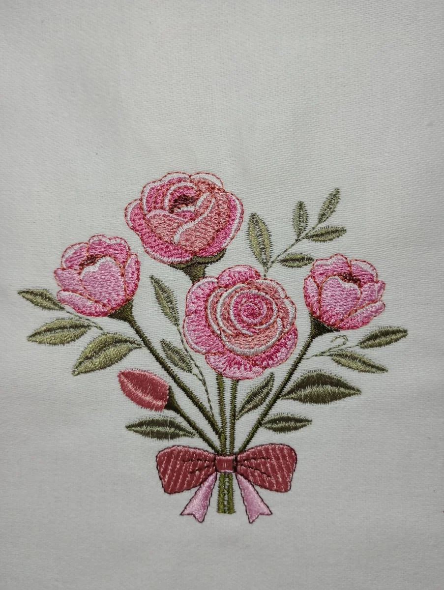 Matriz de Bordado - Buquê Rosas com Laço - Imagem 3
