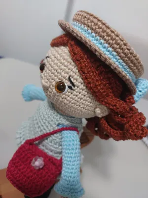 BONECA AMIGURUMI DIANA