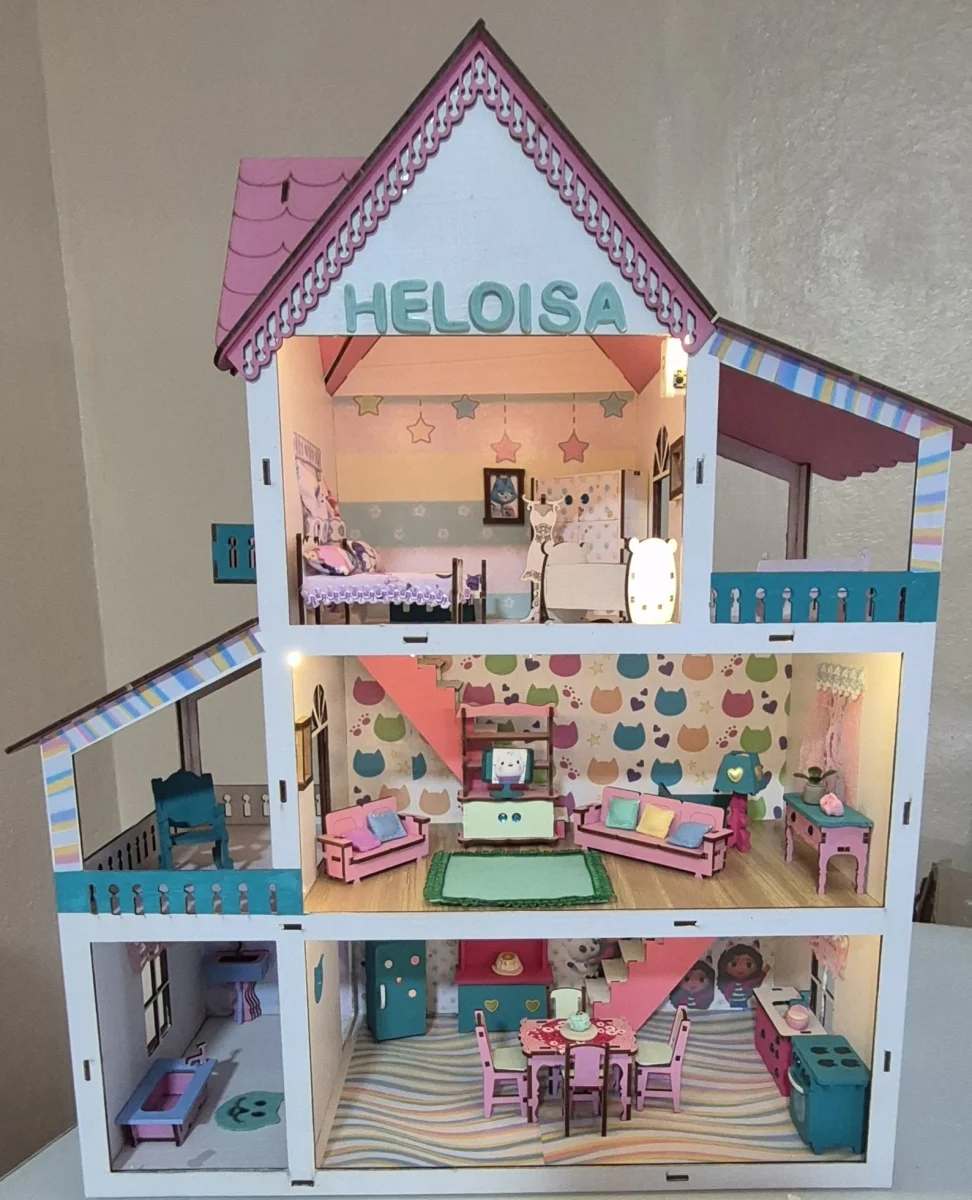 Casa casinha de bonecas tema A casa mágica da Gabby com iluminação