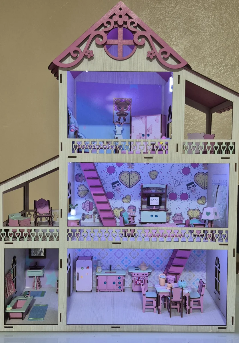 Casa casinha de bonecas tema Lol com iluminação completa - Imagem 7