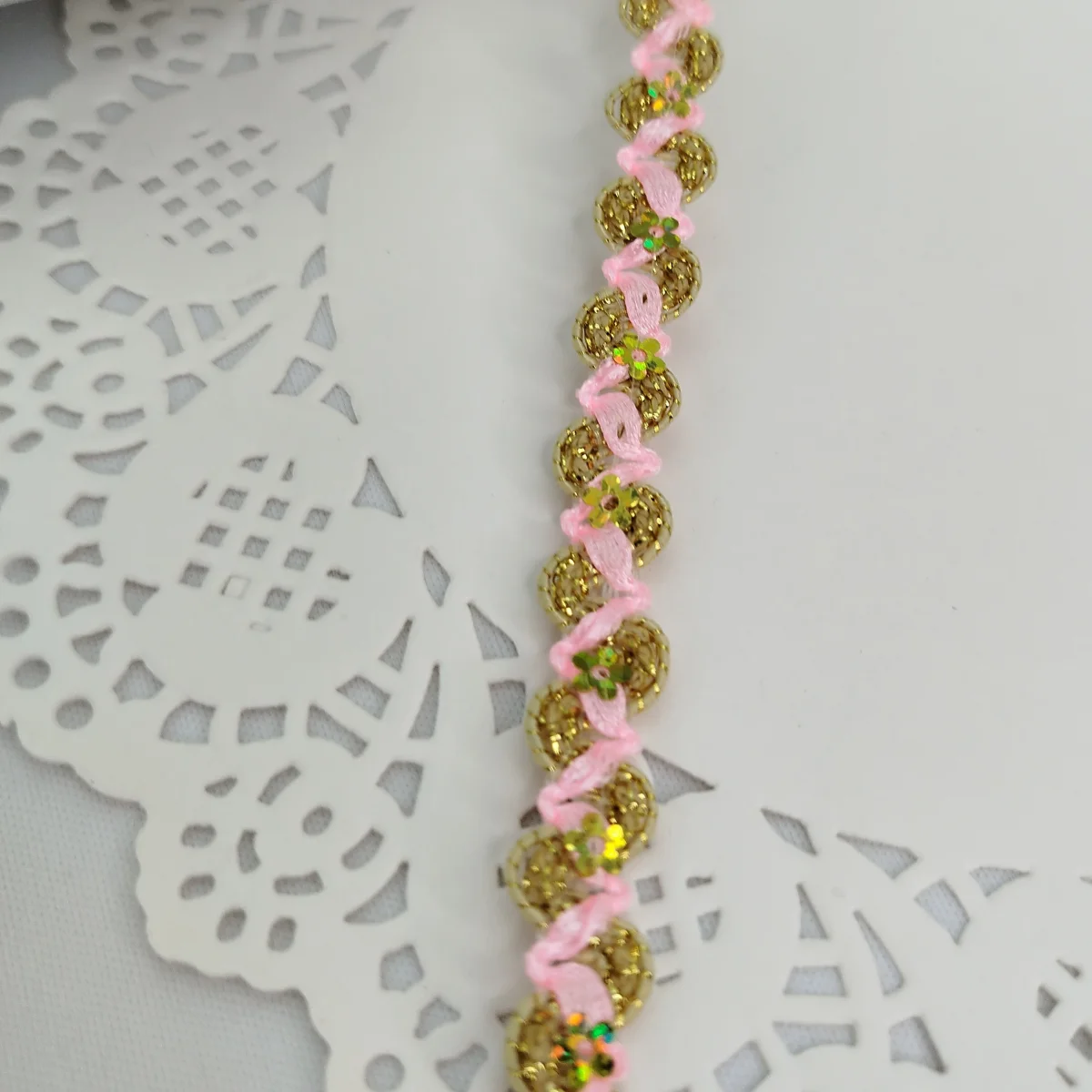 Passamanaria Galão Metalizado Dourado com Rosa | Venda por Metro | Artesanato e Scrap - Imagem 3