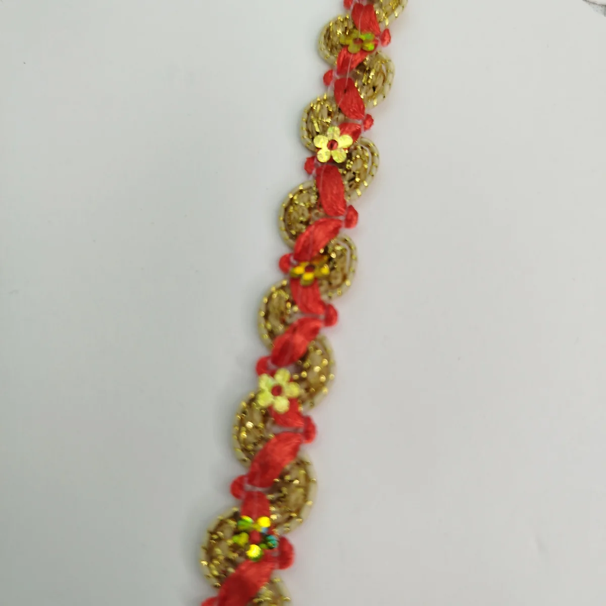 Galão Decorativo Dourado com Vermelho Claro - Artesanato, Scrap e Decoração | Venda a Metro - Imagem 6