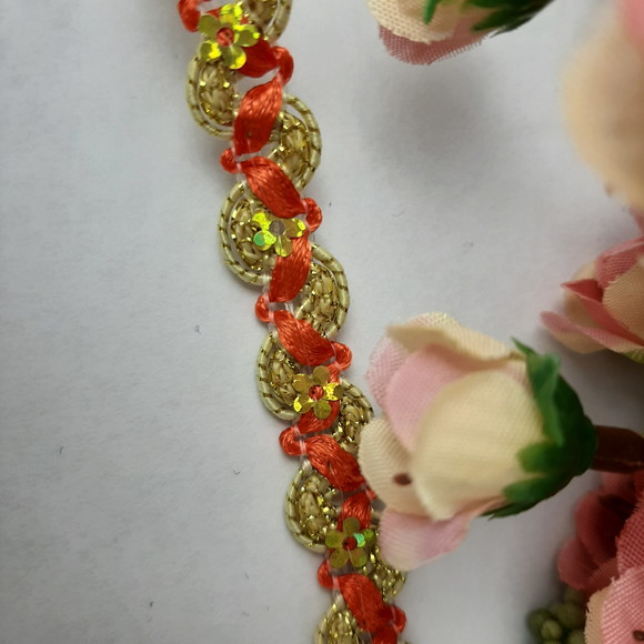 Galão Decorativo Dourado com Vermelho Claro - Artesanato, Scrap e Decoração | Venda a Metro - Imagem 1