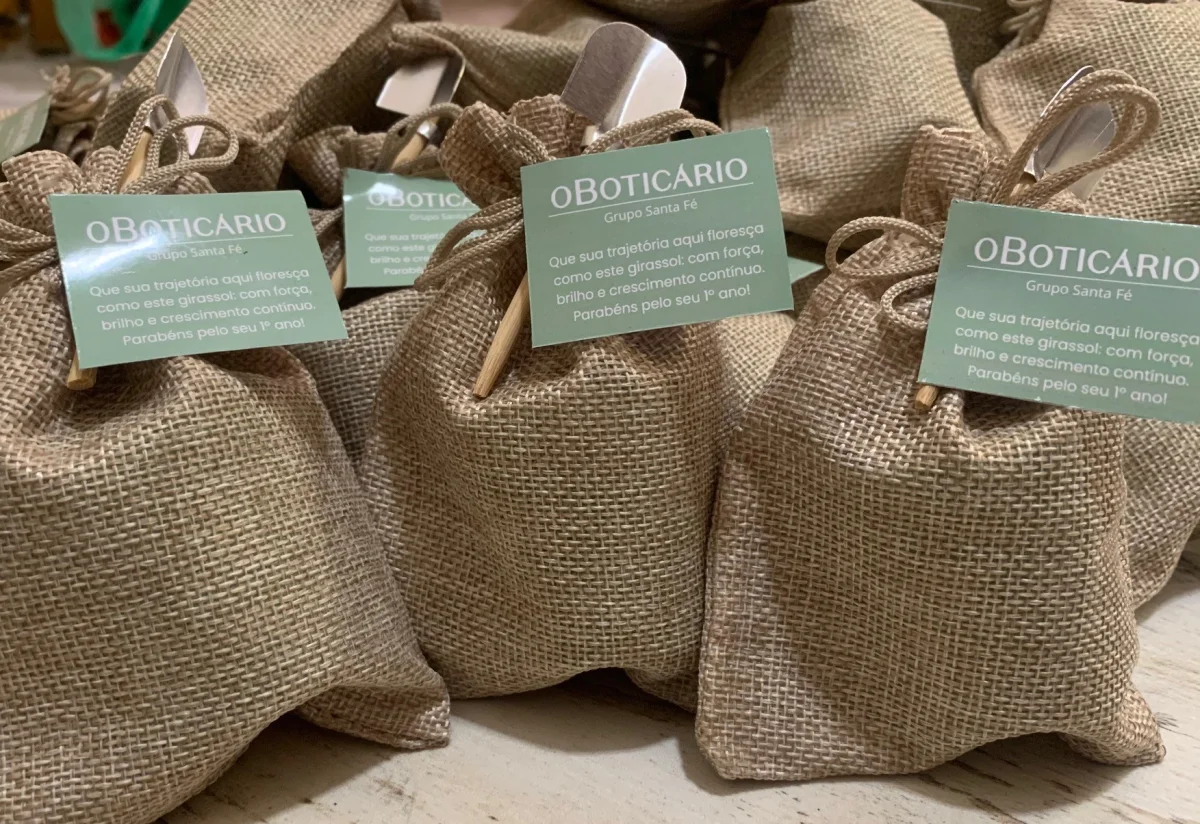 Brinde ecológico plantio corporativo Boticário - Imagem 5