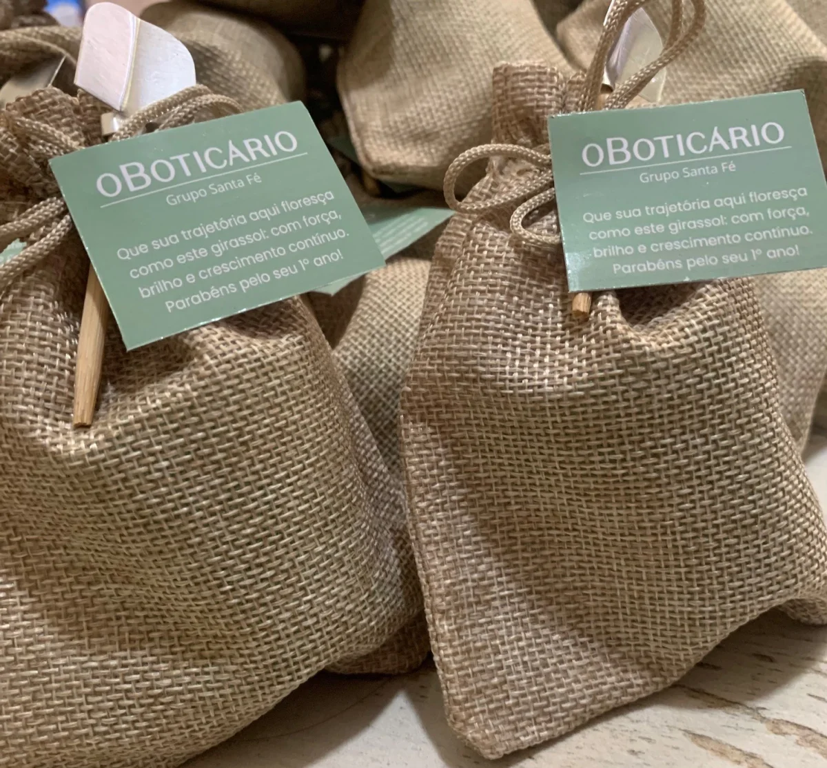 Brinde ecológico plantio corporativo Boticário - Imagem 7