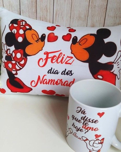 Kit Almofada + Caneca Dia dos Namorados Mickey e Minnie