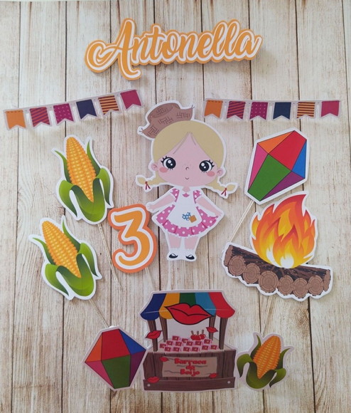 Topper de bolo festa junina Menina