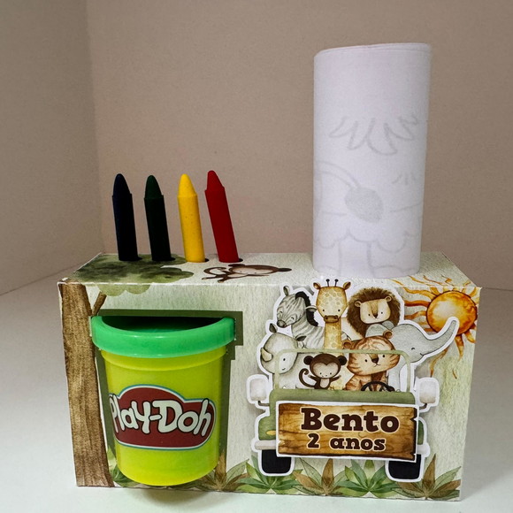 Kit para Colorir com Giz de Cera e Massinha Safari