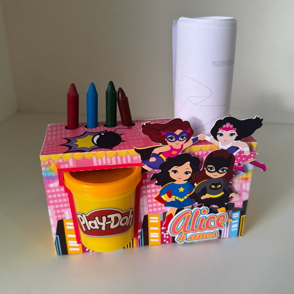 Kit Colorir com Giz de Cera e Massinha Super Heroínas