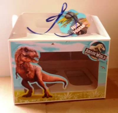 Dinossauros Caixa Maleta Mini Confeiteiro Páscoa e Desenhos lembrancinha festa escola 20 unidades
