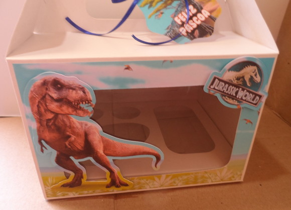 Caixa Maleta Mini Confeiteiro Páscoa e Desenhos Dinossauros