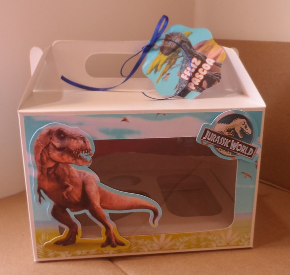 Caixa Maleta Mini Confeiteiro Páscoa e Desenhos Dinossauros