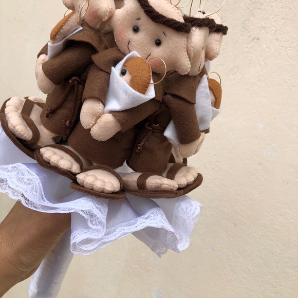 Buquê Santo Antônio em Feltro