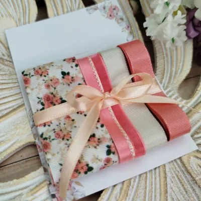 Kit exclusivo de fitas em rosa, coral e marfim com estampa floral vintage