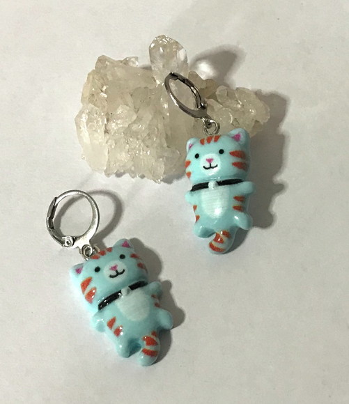 Brinco Argolinha em Aço Inox com Gatinho em Resina
