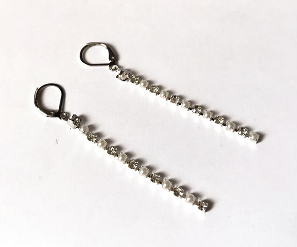 Brinco Longo Gancho Fechado com Strass e Perola Abs
