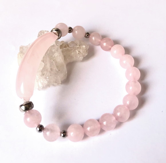 Pulseira com Quartzo Rosa e Entremeios Prateados