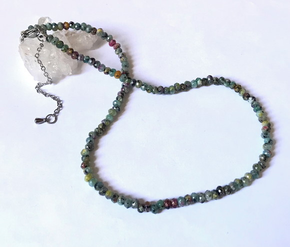 Choker Colar Jaspe Multi Coloridas Facetadas e Aço Inox