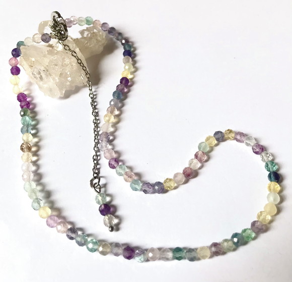 Choker Colar com Fluoritas Facetadas e Aço Inox