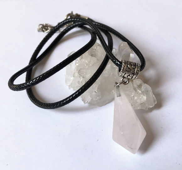 Cordão Colar com Pingente Quartzo Rosa