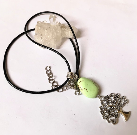 Cordão Colar com Howlita Verde/ Arvore da Vida