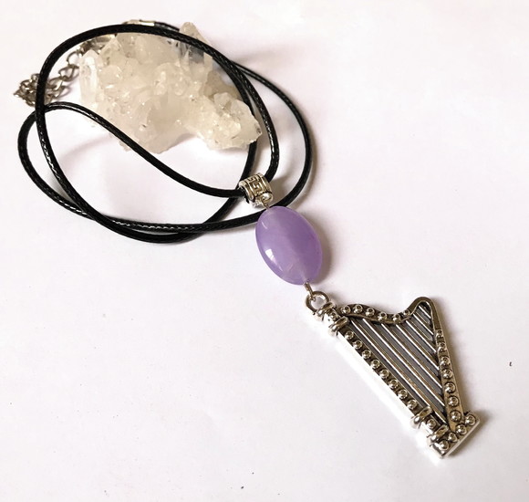 Cordão Colar com Jade Lilas e Harpa