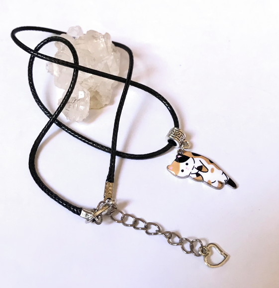 Cordão Colar com Gatinho Tricolor em Prateado