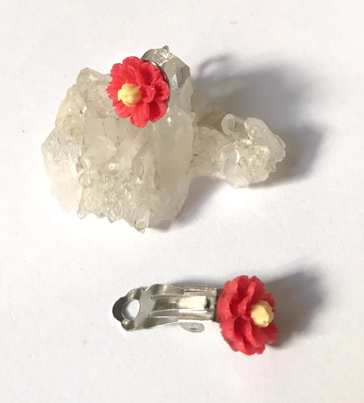 Brinco de Pressão com Flor Vermelha