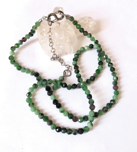 Choker Colar com Rubi Zoizita Facetadas e Aço Inox