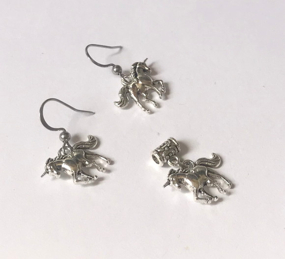 Conjunto Brinco e Pingente Cavalo em Liga e Gancho em Inox
