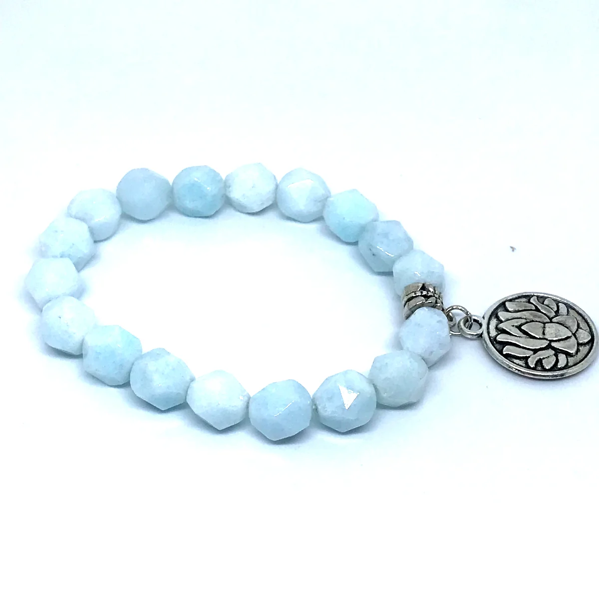 Pulseira de Pedra Natural Água Marinha Leitosa Facetada com Pingente Flor de Lótus - Imagem 7
