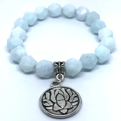 Pulseira de Pedra Natural Água Marinha Leitosa Facetada com Pingente Flor de Lótus