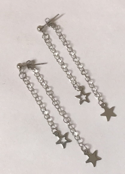 Brinco Aço Inox com Correntes e Estrelas