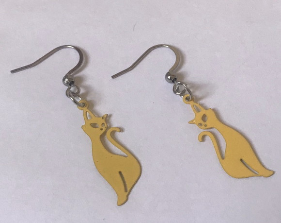 Brinco com Gancho Aço Inox e Gato Amarelo