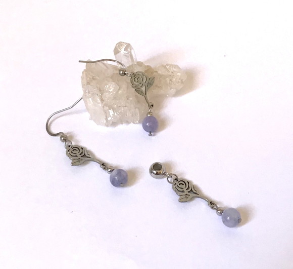 Conjunto Brincos e Pingente Aço Inox Flor e Quartzo Lavanda