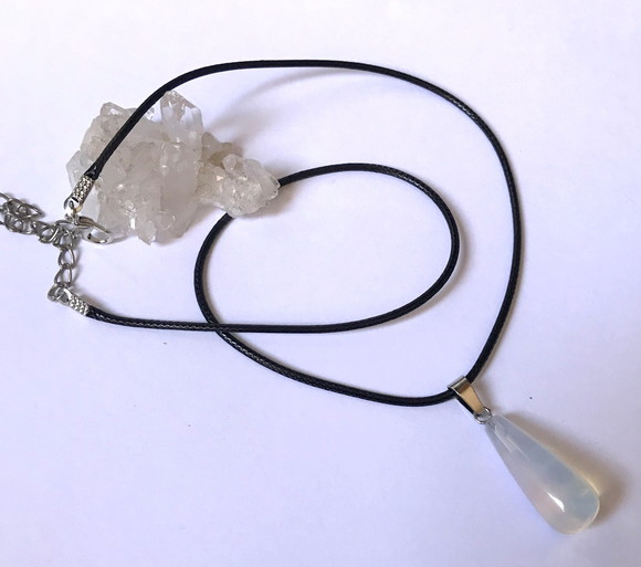 Cordão Colar com Pingente Gota de Opalita