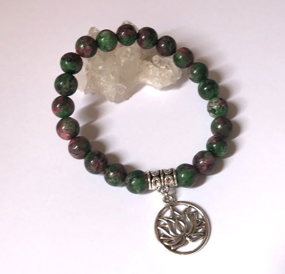 Pulseira japamala com Rubi zoizita e flor de lótus