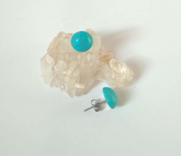 Brinco Turquesa Cabochão E Pino De Aço Inox