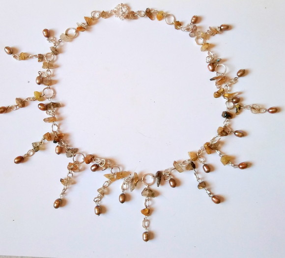 colar Pérolas douradas e citrinos