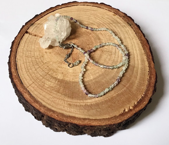 Choker Colar com Fluoritas Facetadas e Aço Inox