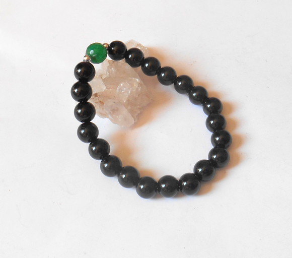 Pulseira Japamala negra 21 contas e jade esmeralda