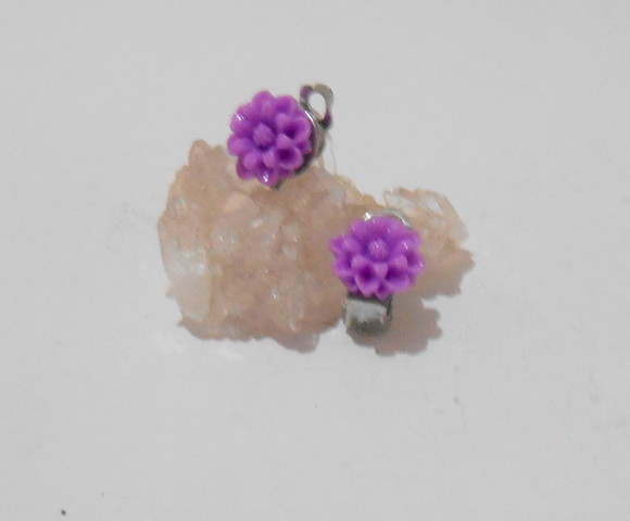 Brinco de Pressão Prateado com Flor Lilás