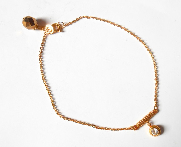 tornozeleira folheada a ouro com cristal Theco e strass