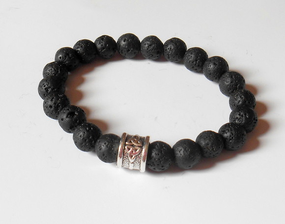 Pulseira Japamala com Lava Vulcânica 21 Contas e Triquetra