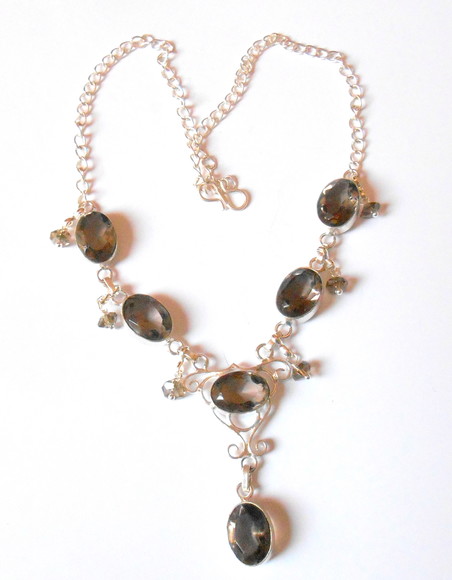 Colar Prateado com Cristal Fumê ( Choker)